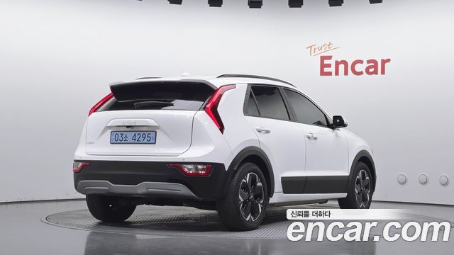 Kia Niro EV Air 2023 — фото 2