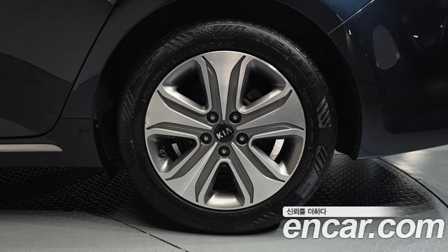 Kia K5 Hybrid (II) Noblesse Special 2018 — фото 21