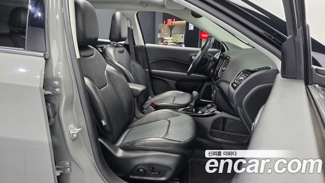 Jeep Compass (II) 2.4 Limited High AWD 2020 — фото 11