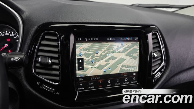 Jeep Compass (II) 2.4 Limited High AWD 2020 — фото 14