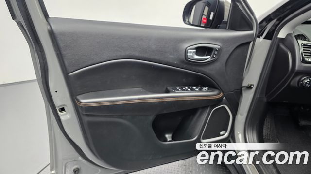 Jeep Compass (II) 2.4 Limited High AWD 2020 — фото 24