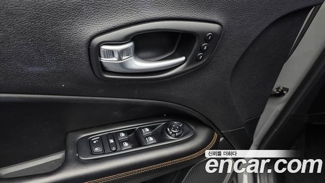 Jeep Compass (II) 2.4 Limited High AWD 2020 — фото 31