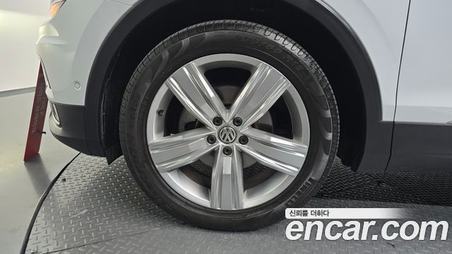 Volkswagen Tiguan (II) 2.0 TDI 4Motion Prestige 2020 — фото 5