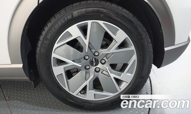 Genesis GV60 Standard AWD 2023 — фото 21