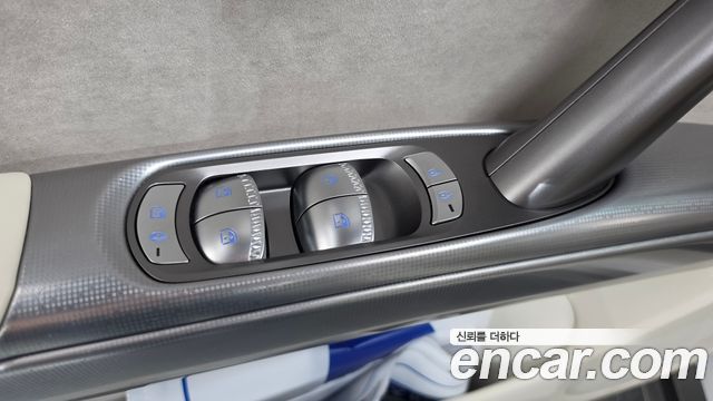 Genesis GV60 Standard AWD 2023 — фото 30