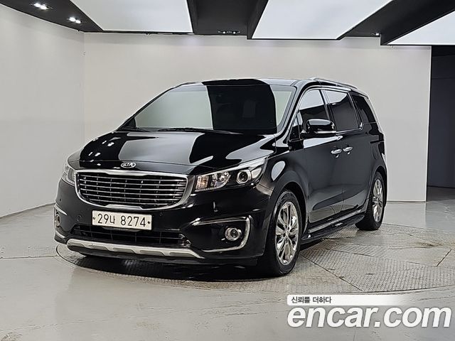 Kia Carnival 7-seater Limousine VIP