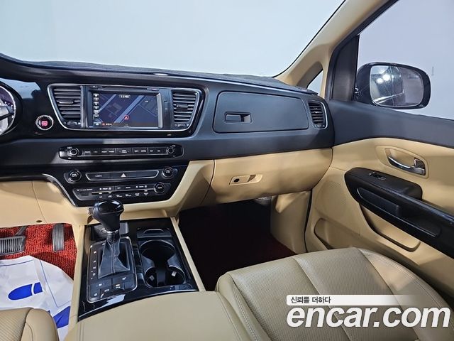 Kia Carnival 7-seater Limousine VIP 2016 — фото 10