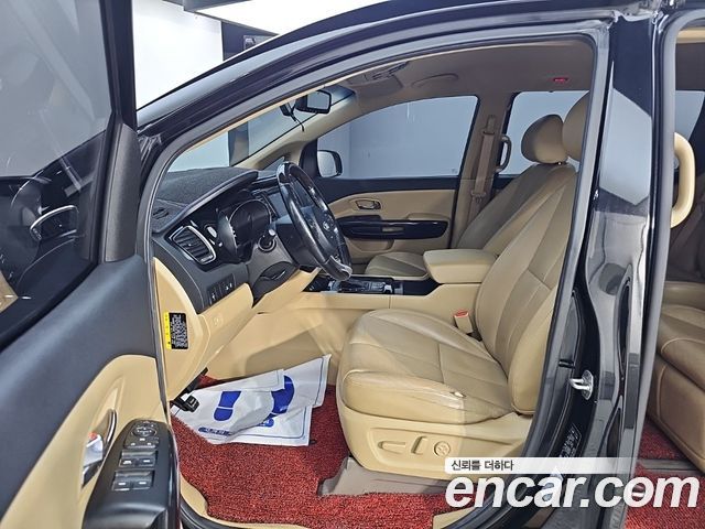Kia Carnival 7-seater Limousine VIP 2016 — фото 15
