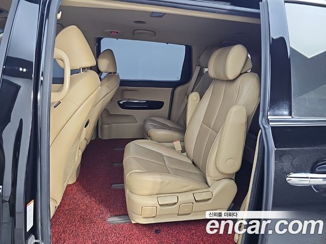 Kia Carnival 7-seater Limousine VIP 2016 — фото 16
