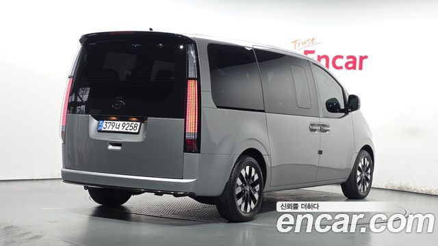 Hyundai Staria HEV 1.6 Lounge 7-Seater Inspiration 2025 — фото 2