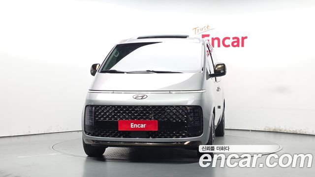 Hyundai Staria HEV 1.6 Lounge 7-Seater Inspiration 2025 — фото 3