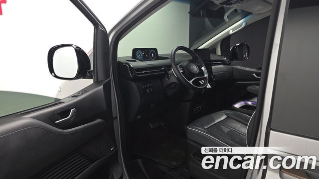 Hyundai Staria HEV 1.6 Lounge 7-Seater Inspiration 2025 — фото 10