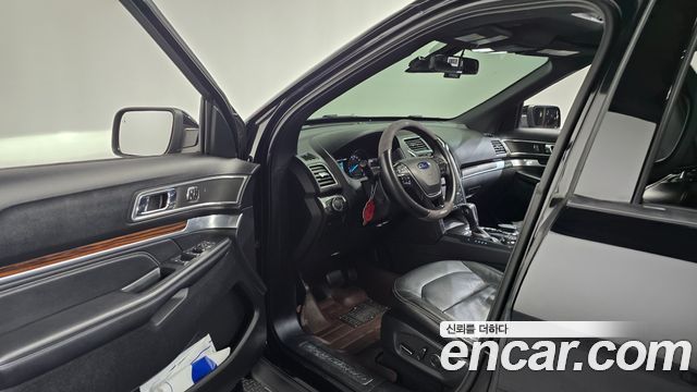 Ford Explorer 2.3 Limited 4WD 5th 2018 — фото 10