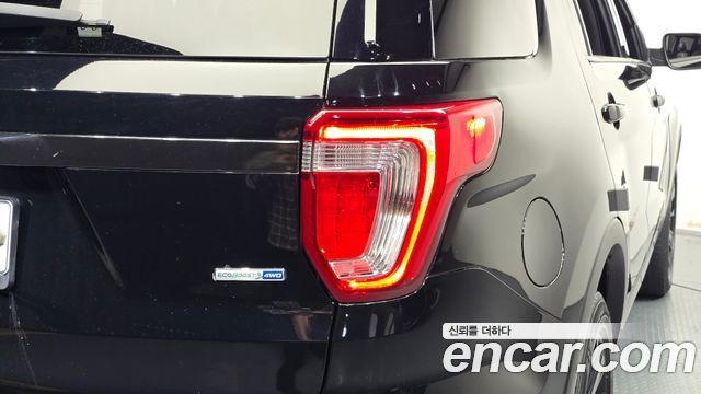 Ford Explorer 2.3 Limited 4WD 5th 2018 — фото 23