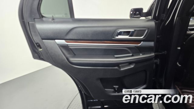 Ford Explorer 2.3 Limited 4WD 5th 2018 — фото 25