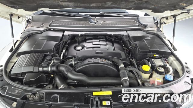 Land Rover Discovery 4 3.0 SDV6 SE 2014 — фото 5