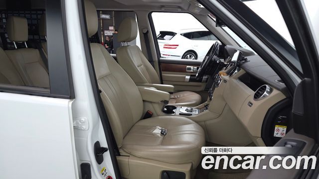 Land Rover Discovery 4 3.0 SDV6 SE 2014 — фото 9