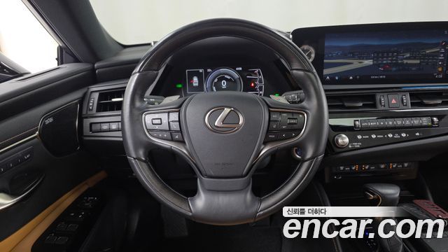 Lexus ES300h (VII) Executive 2022 — фото 13