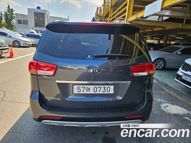 Kia Carnival 9-seater Prestige 2017 — фото 4