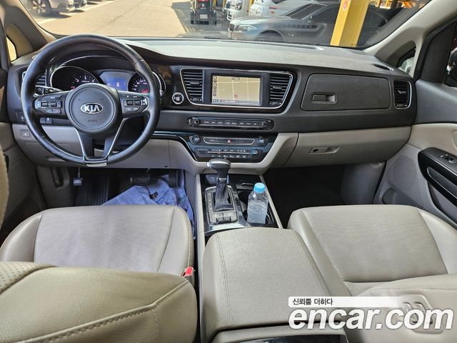 Kia Carnival 9-seater Prestige 2017 — фото 7