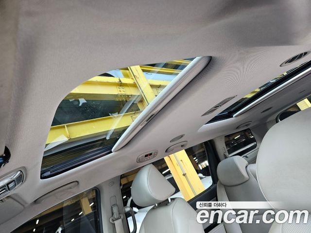 Kia Carnival 9-seater Prestige 2017 — фото 15