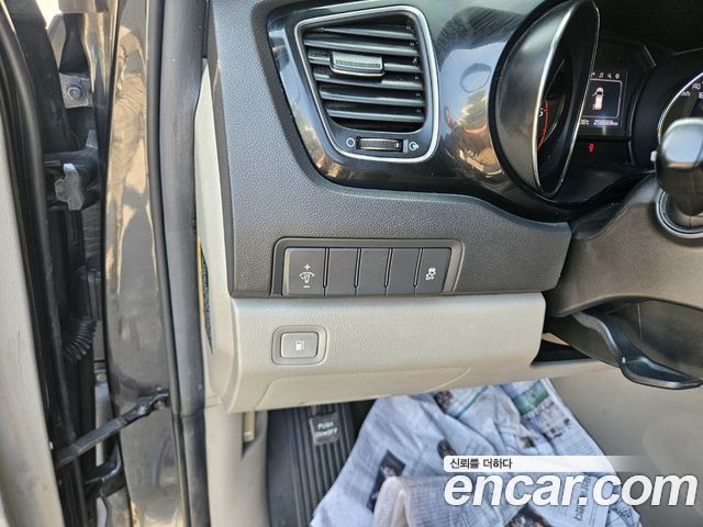 Kia Carnival 9-seater Prestige 2017 — фото 18