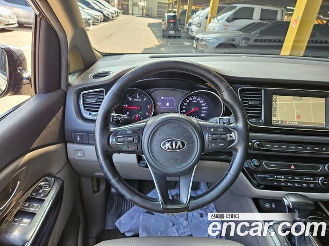 Kia Carnival 9-seater Prestige 2017 — фото 22