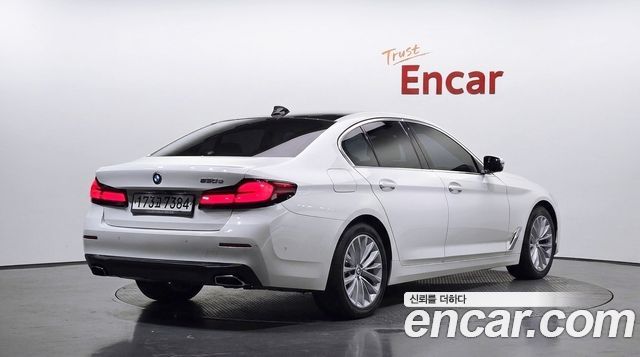 BMW 5 Series (G30) 530e Luxury 2021 — фото 2