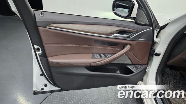 BMW 5 Series (G30) 530e Luxury 2021 — фото 24