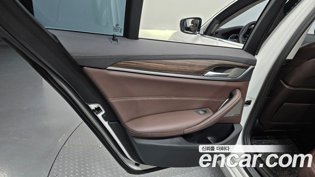 BMW 5 Series (G30) 530e Luxury 2021 — фото 25