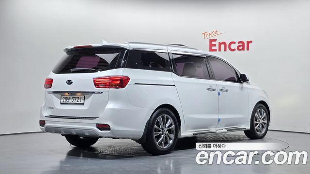 Kia Carnival 9-Seater Prstige 2019 — фото 2