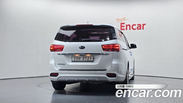 Kia Carnival 9-Seater Prstige 2019 — фото 4