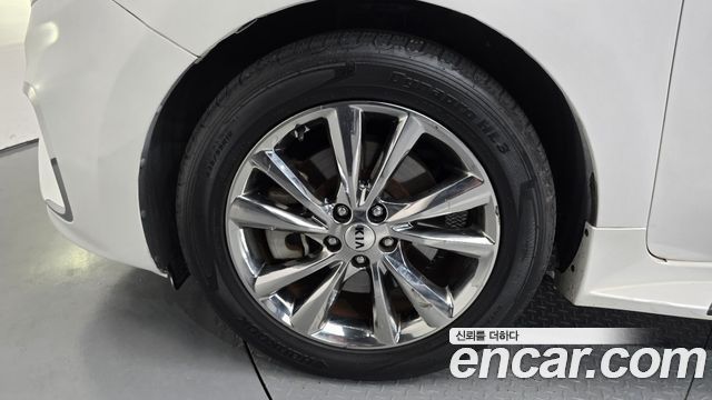 Kia Carnival 9-Seater Prstige 2019 — фото 5