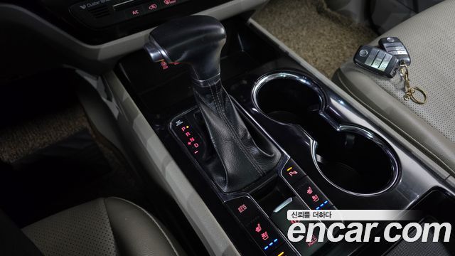 Kia Carnival 9-Seater Prstige 2019 — фото 9