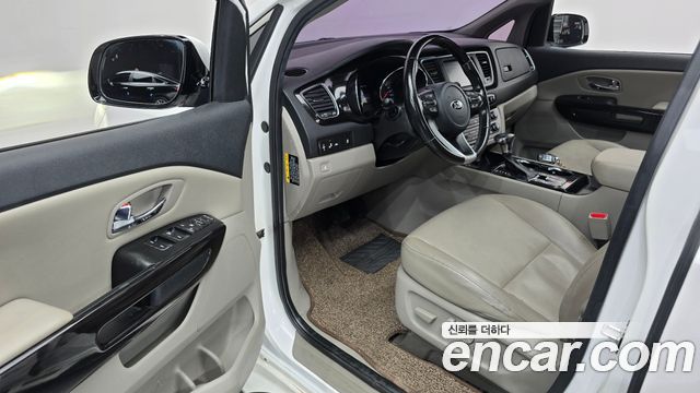 Kia Carnival 9-Seater Prstige 2019 — фото 10