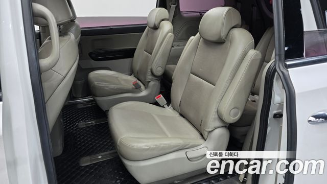 Kia Carnival 9-Seater Prstige 2019 — фото 11