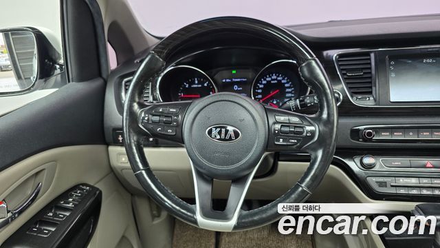 Kia Carnival 9-Seater Prstige 2019 — фото 13