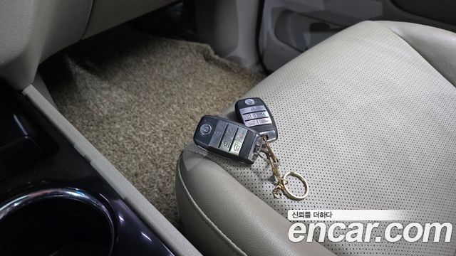 Kia Carnival 9-Seater Prstige 2019 — фото 17