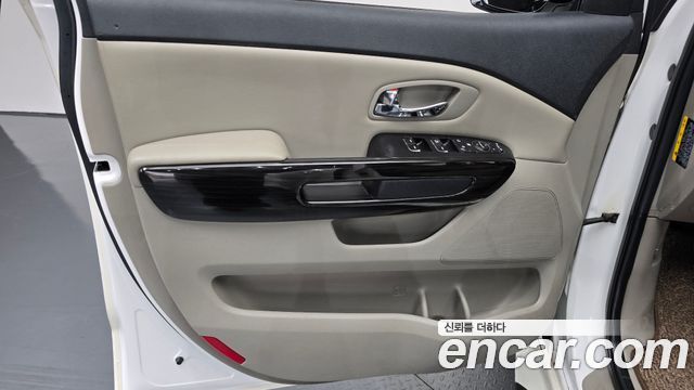 Kia Carnival 9-Seater Prstige 2019 — фото 24