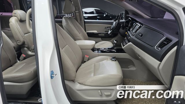 Kia Carnival 9-Seater Prstige 2019 — фото 26