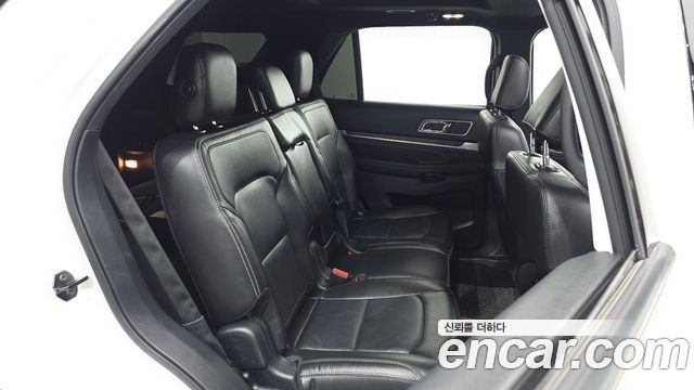 Ford Explorer 2.3 Limited 4WD 5th 2019 — фото 11