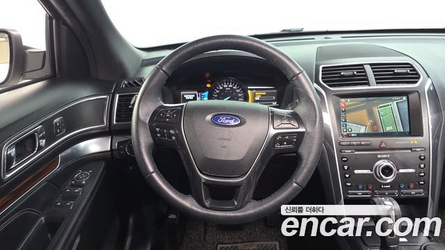 Ford Explorer 2.3 Limited 4WD 5th 2019 — фото 12
