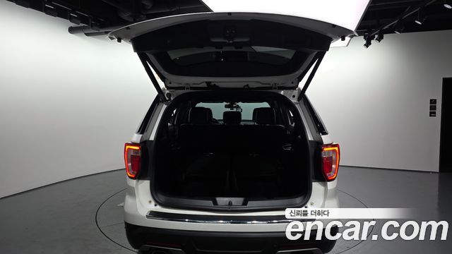Ford Explorer 2.3 Limited 4WD 5th 2019 — фото 20