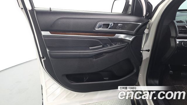 Ford Explorer 2.3 Limited 4WD 5th 2019 — фото 24