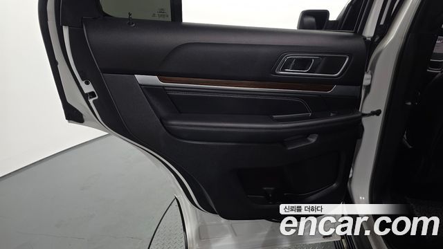 Ford Explorer 2.3 Limited 4WD 5th 2019 — фото 25