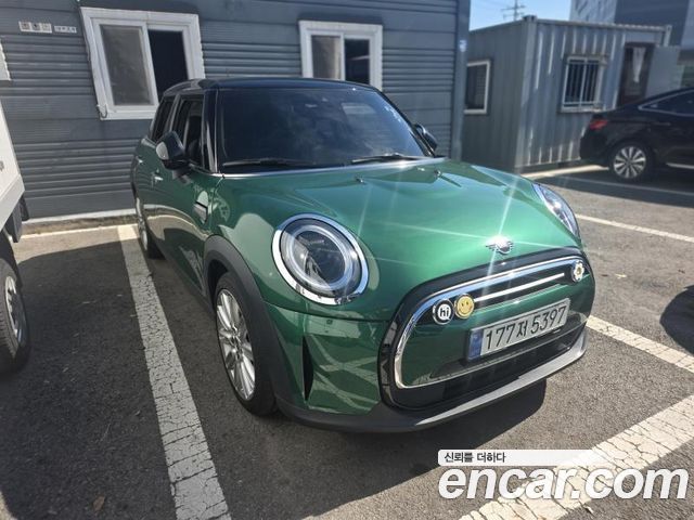 MINI Cooper 5-Door Classic Plus 3rd 2022 — фото 2
