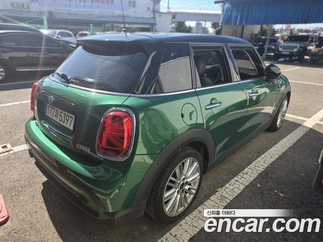 MINI Cooper 5-Door Classic Plus 3rd 2022 — фото 4