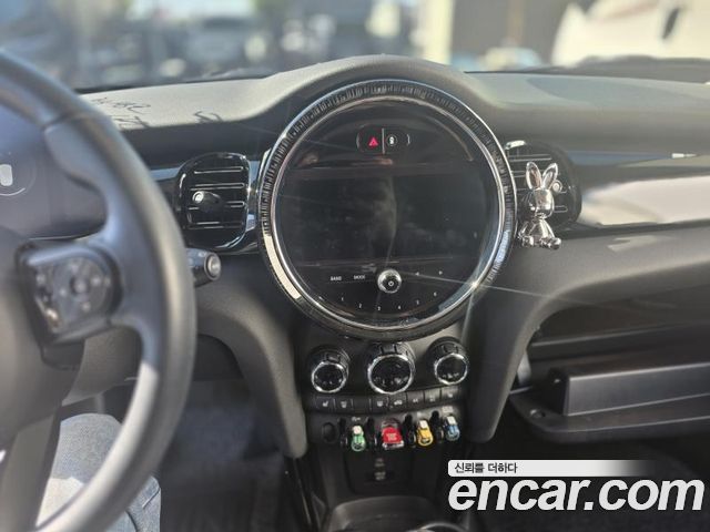 MINI Cooper 5-Door Classic Plus 3rd 2022 — фото 15
