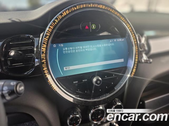 MINI Cooper 5-Door Classic Plus 3rd 2022 — фото 18