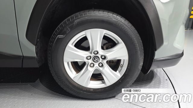 Toyota RAV4 (V) 2.5 2WD 2019 — фото 21